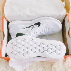 🤍SOLD OUT🤍 WMNS FREE RN FLYKNIT SNKRS (8) WHITE-BLACK-PLATINUM NIKE NEW